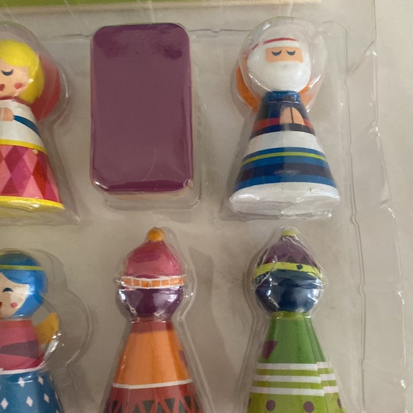 Small Wood Nativity set 9 pieces new in box - Picture 6 of 8